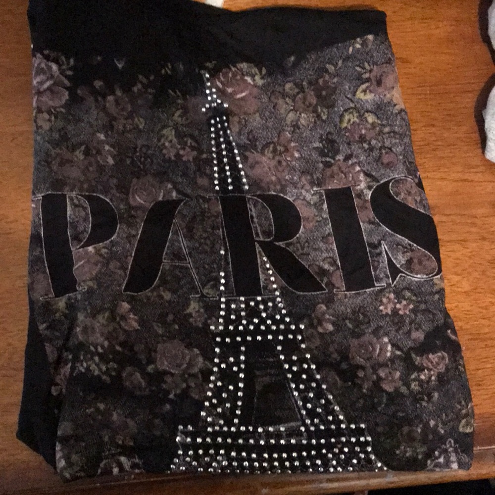 Back shirt that says Paris.